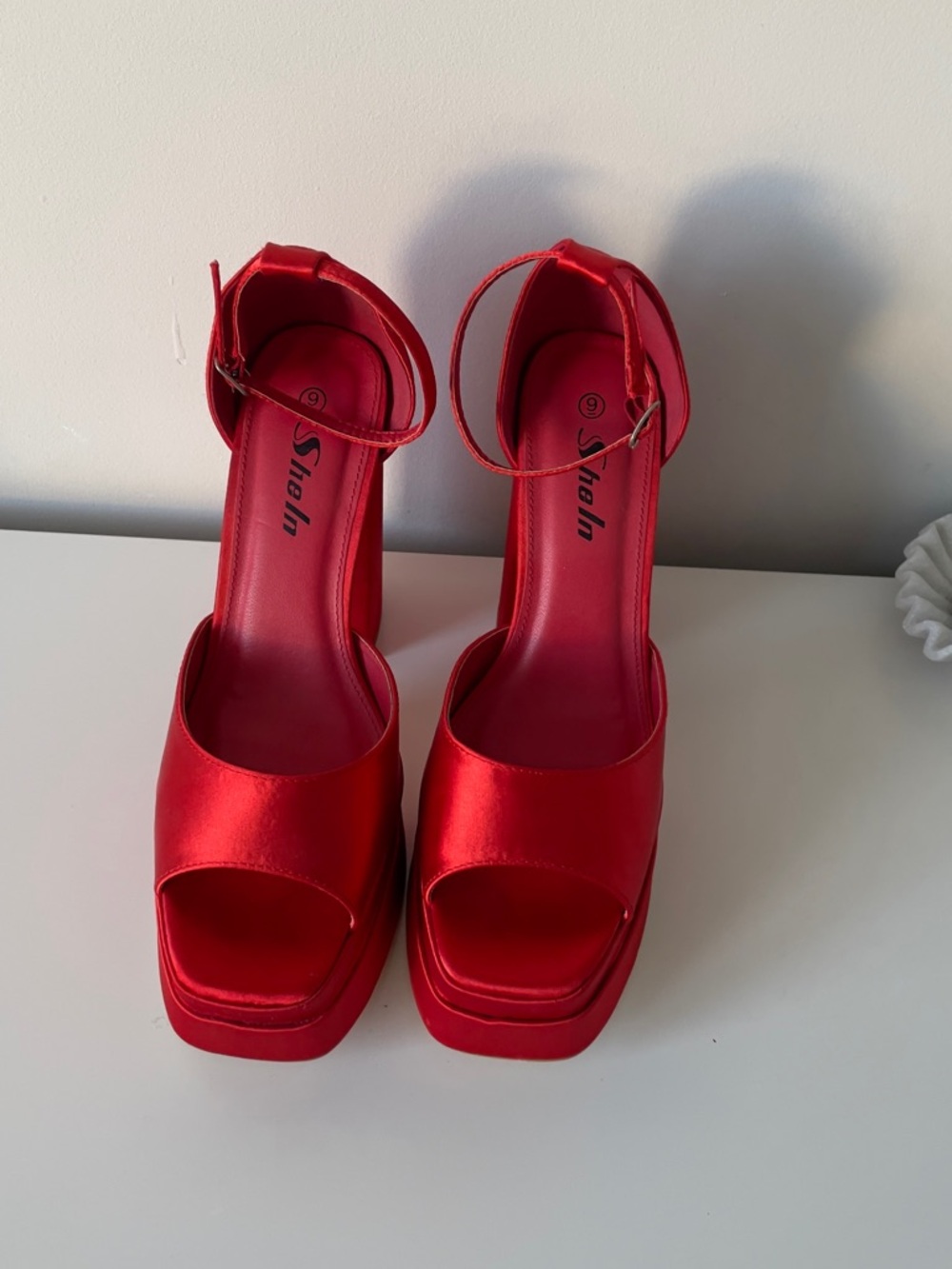 Red Platform heels - Picture 5 of 5